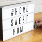 Φωτιζόμενη πλαστική οθόνη με 84 γράμματα & σύμβολα, 6 μπαταρίες (AA) 30 x 22 εκ (Led Light)