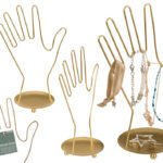 Χρυσή μεταλλική θήκη κοσμημάτων σε σχήμα χεριού, περ. 16 x 10 x 26,5 cm