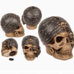 Κουμπαράς νεκροκεφαλή  πειρατής με κλειδαριά από πολυρεζίνη 12 x 11 εκ. Halloween Money Box