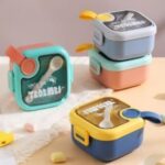 Φαγητοδοχείο σε διάφορα χρώματα με κουτάλι 13x13x7,5 εκ