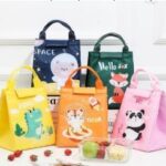 Τσάντα Φαγητού σε διάφορα Χρώματα με Ζωάκια ΕΣΩΘΕΡΜΙΚΗ 18,5*16,5*23 εκ