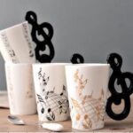 Κεραμική Κούπα με θέμα τη Μουσική, με λαβή στο σχήμα κλειδί του Σολ, σε 2 χρώματα