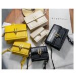 Τσάντα χιαστί με αγκράφα κροκό