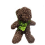 Λούτρινο αρκουδάκι με πράσινο φιόγκο