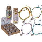 Υφασμάτινο βραχιόλι με γυάλινες χάντρες και μεταλλικό μενταγιόν,
Μονόκερος.